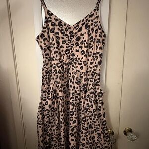 Chic Leopard Print Midi Dress